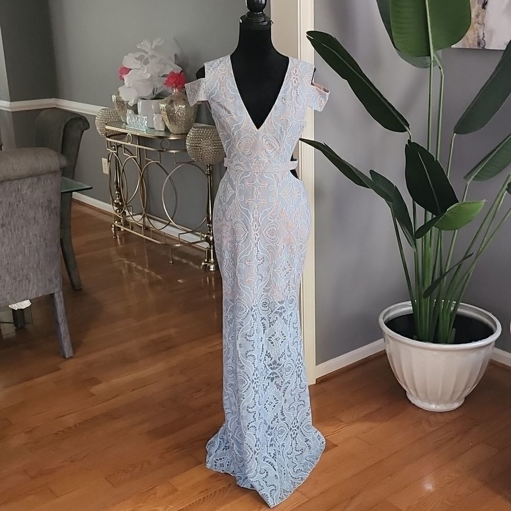 Bcbgmaxazria ava gown sz 8